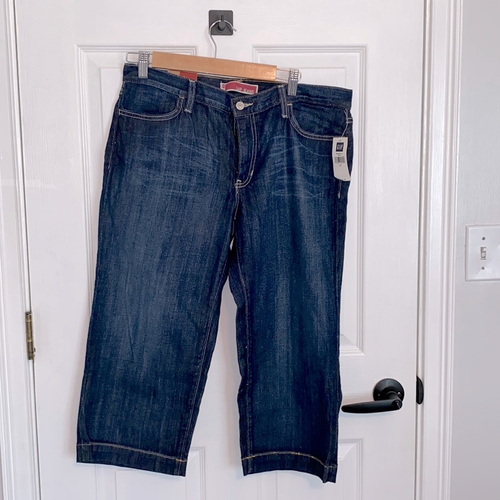 Ladies Gap Cropped Jeans Size 12, NWT, never worn Great stretch!
